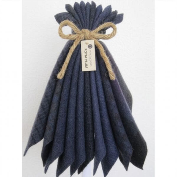 Mary Flanagan hand dyed Woolens - color pack 10 stuks 5.5 x 4.5 inch  - Violets